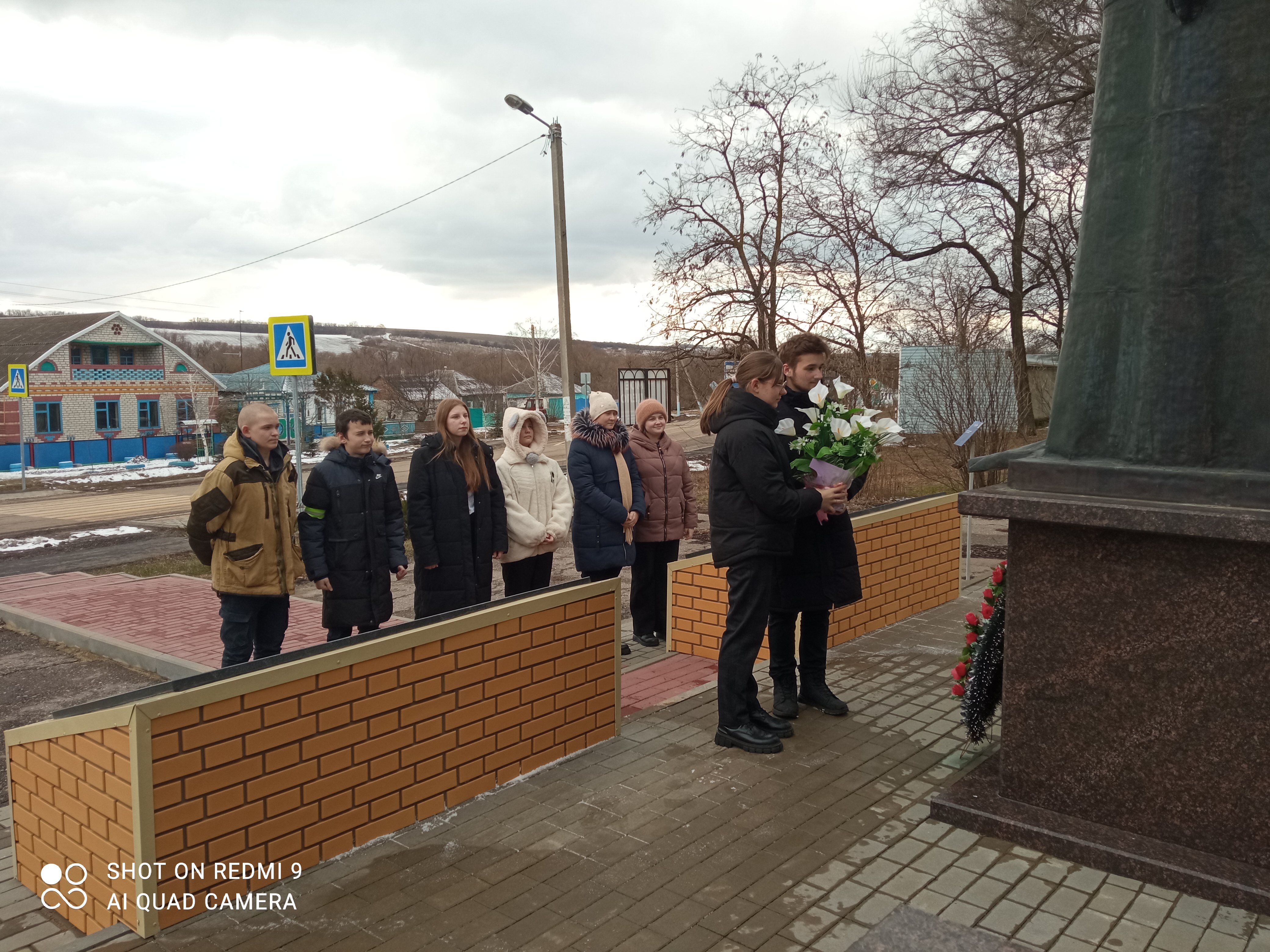 Возложение цветов к Мемориалу Великой Отечественной войны.