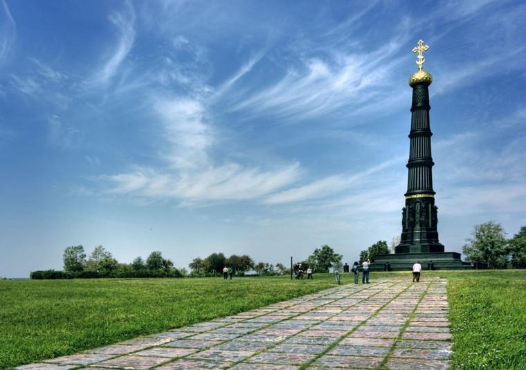 "Поле ратной славы".